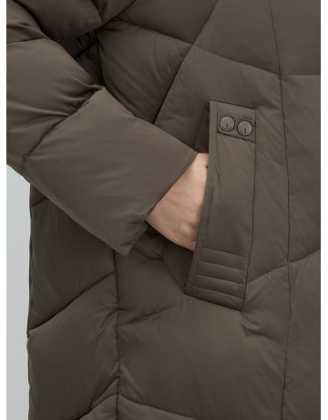 Длинный пуховик для женщин с капюшоном.