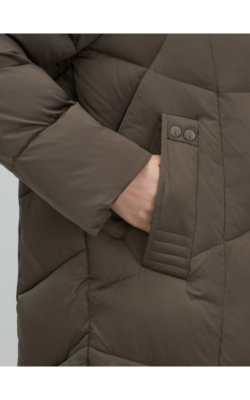 Длинный пуховик для женщин с капюшоном.