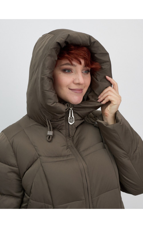 Длинный пуховик для женщин с капюшоном.