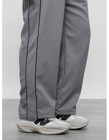 Мужской спортивный костюм для активного образа жизни.