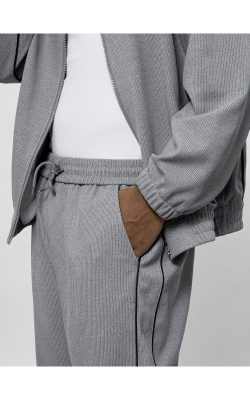 Мужской спортивный костюм серого цвета для спорта в Тюмени