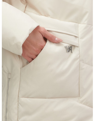 Утеплённая женская куртка с капюшоном для осени и зимы.