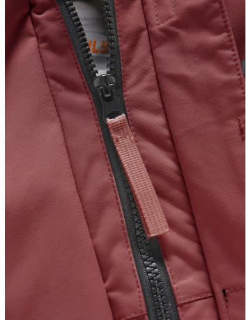 Зимняя парка для девочки-подростка, стильная и практичная.