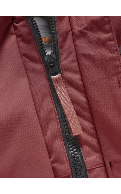 Зимняя парка для девочки-подростка, стильная и практичная.