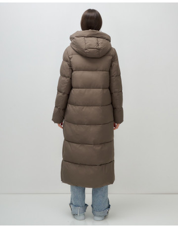 Длинный женский пуховик с капюшоном для зимы