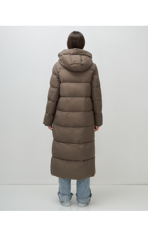 Длинный женский пуховик с капюшоном для зимы