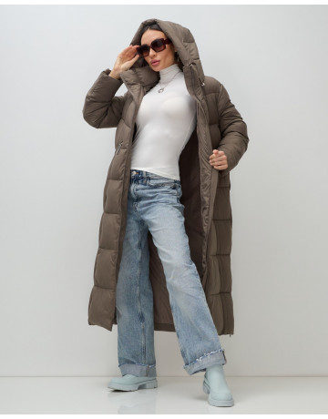 Длинный женский пуховик с капюшоном для зимы