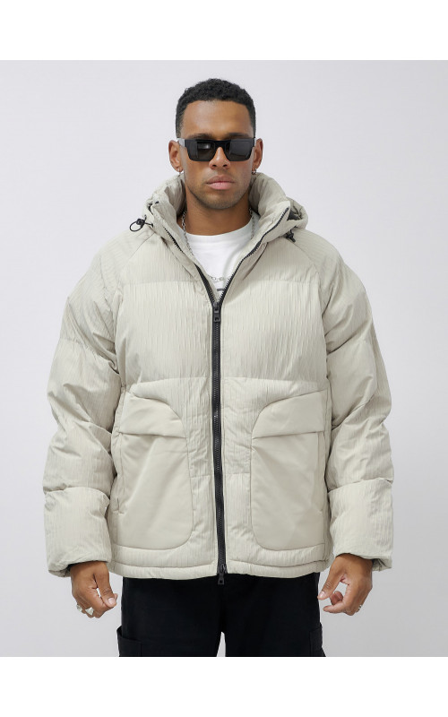 Мужская зимняя куртка свободного кроя для активного отдыха.