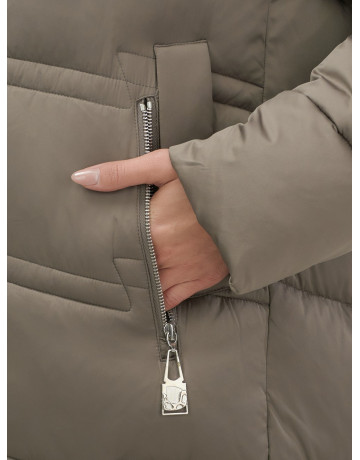 Длинный женский пуховик с капюшоном для зимы