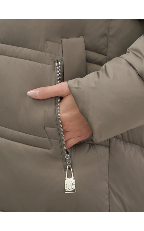 Длинный женский пуховик с капюшоном для зимы