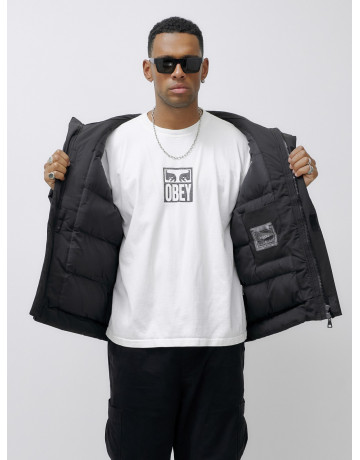 Зимняя куртка для активных мужчин: тепло и стиль в холодное время года