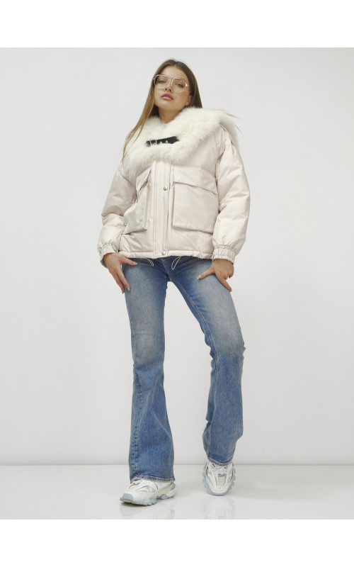 Зимний женский бомбер с меховой опушкой.