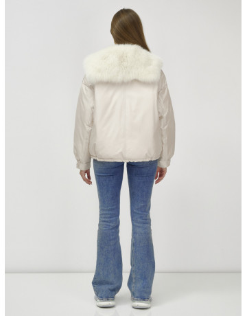 Зимний женский бомбер с меховой опушкой.