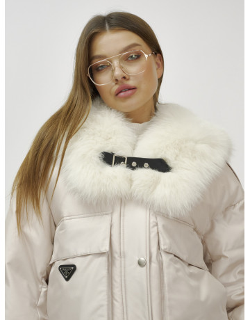 Зимний женский бомбер с меховой опушкой.