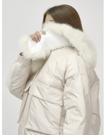 Зимний женский бомбер с меховой опушкой.