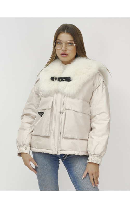 Зимний женский бомбер с меховой опушкой.