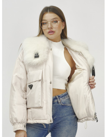 Зимний женский бомбер с меховой опушкой.