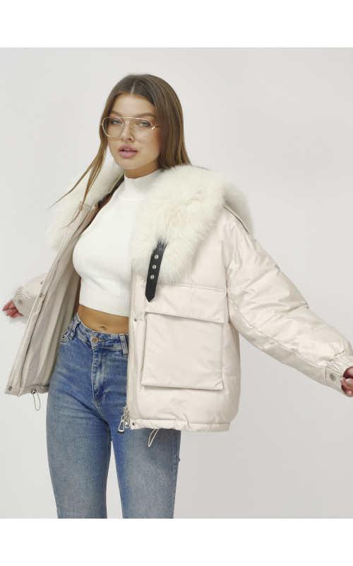 Зимний женский бомбер с меховой опушкой.