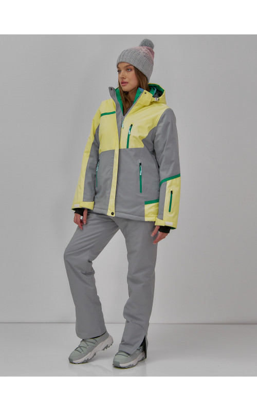 Женский горнолыжный костюм: стиль и комфорт для зимних приключений.