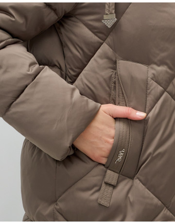 Длинный женский пуховик с капюшоном для зимы