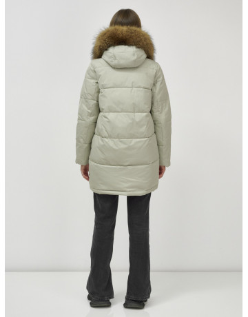 Женская зимняя куртка с меховой опушкой.