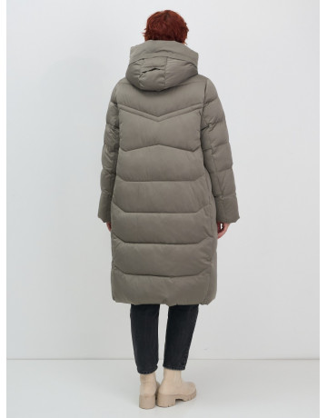 Длинный женский пуховик с капюшоном.