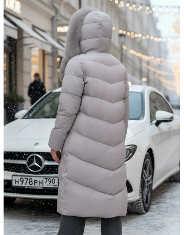 Пуховик премиум-класса с английским воротником из натурального меха кролика, зима 2025
