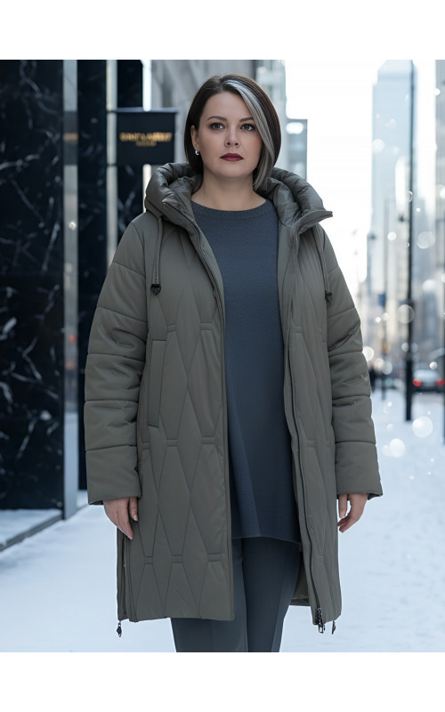 Длинный зимний пуховик для женщин с капюшоном.