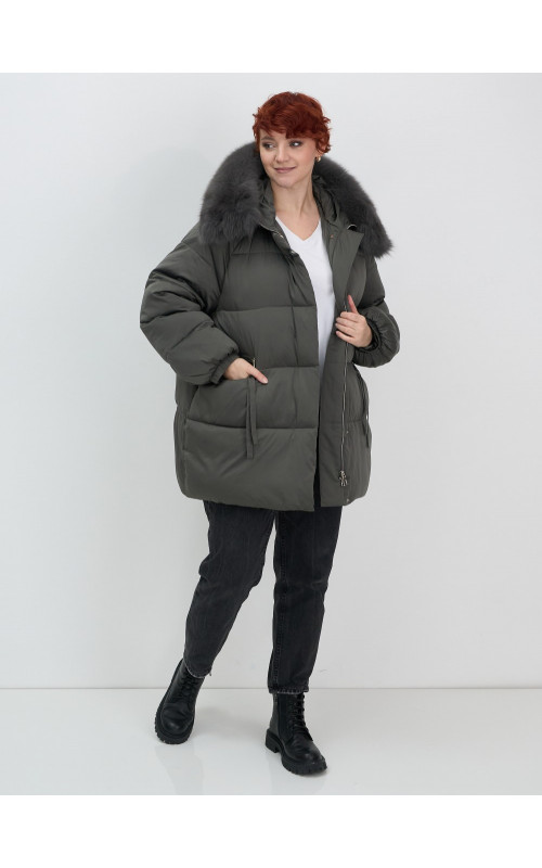 Пуховик с мехом песца, элегантный и стильный, для зимы 2025.