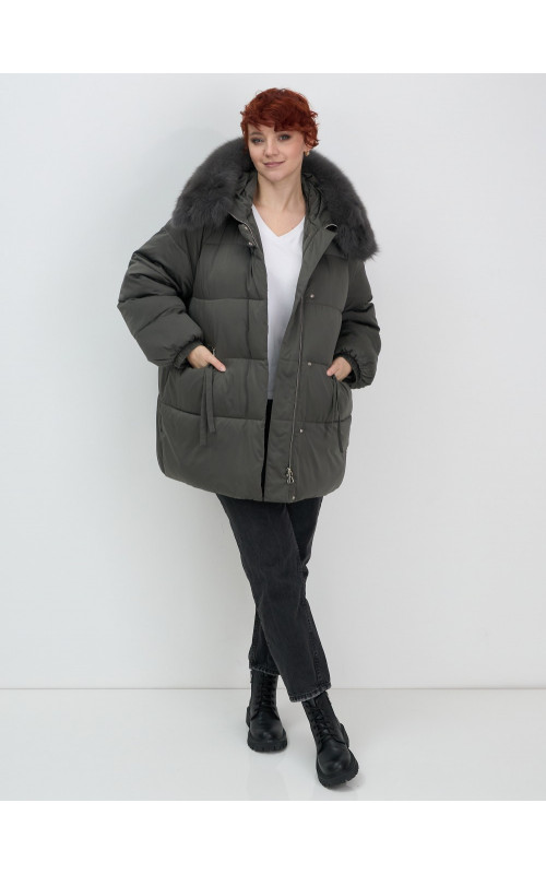 Пуховик с мехом песца, элегантный и стильный, для зимы 2025.