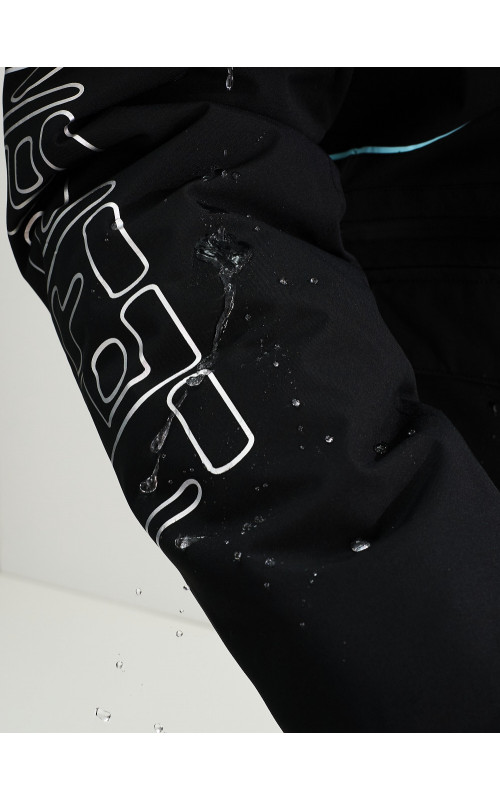 Мужской горнолыжный костюм для активного отдыха.