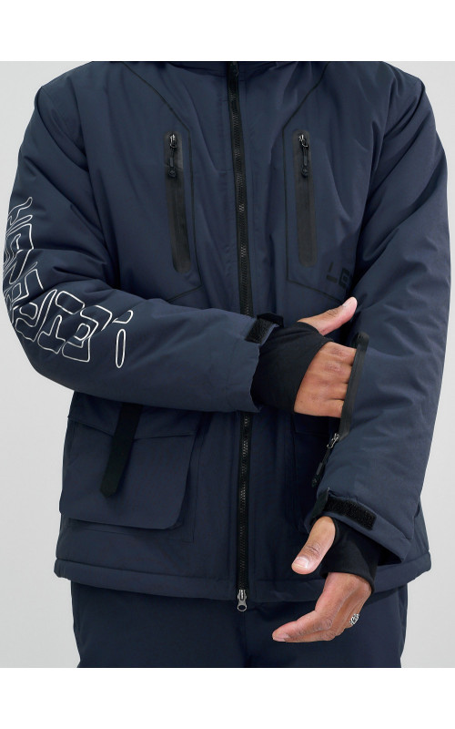 Мужской горнолыжный костюм для активного отдыха.