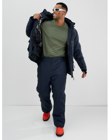 Мужской горнолыжный костюм для активного отдыха.