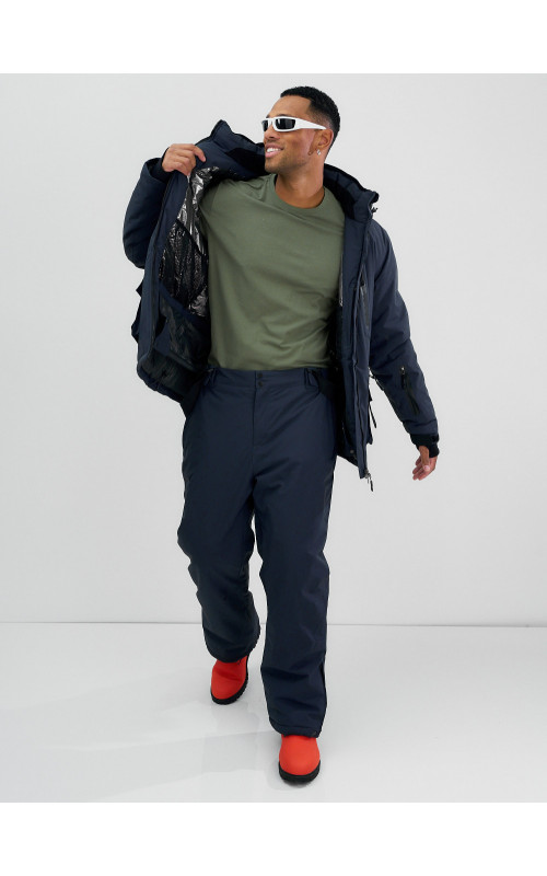 Мужской горнолыжный костюм для активного отдыха.