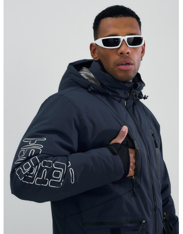 Мужской горнолыжный костюм для активного отдыха.