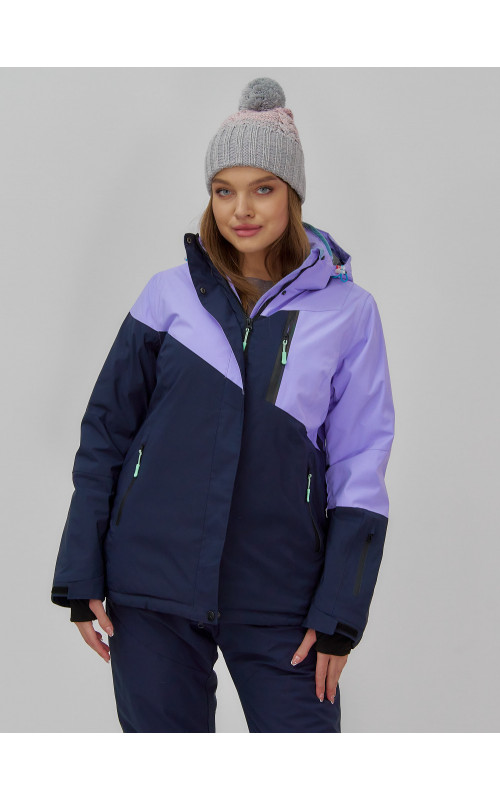 Женский горнолыжный костюм для активного отдыха.