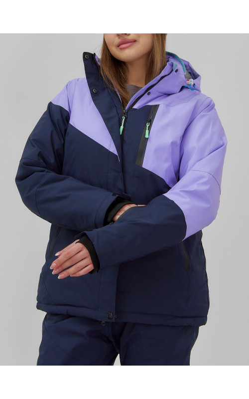 Женский горнолыжный костюм для активного отдыха.