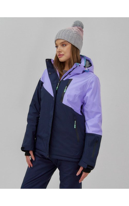 Женский горнолыжный костюм для активного отдыха.