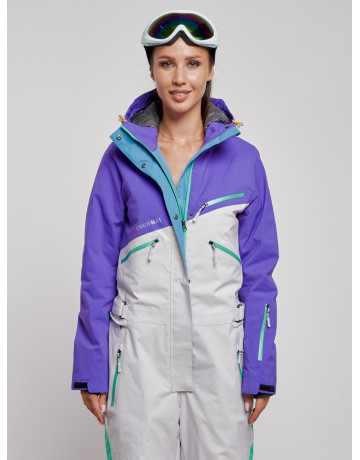 Зимний женский комбинезон для зимних видов спорта.