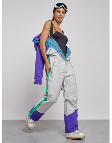 Зимний женский комбинезон для зимних видов спорта.