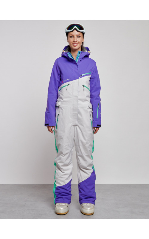 Зимний женский комбинезон для зимних видов спорта.