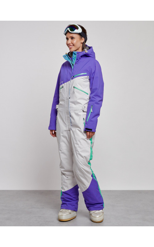 Зимний женский комбинезон для зимних видов спорта.