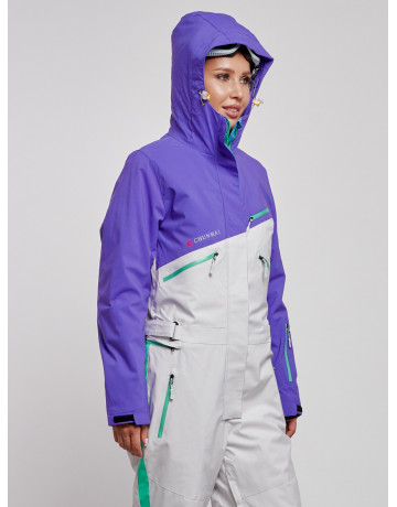 Зимний женский комбинезон для зимних видов спорта.