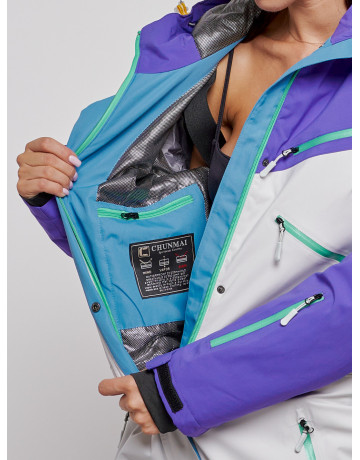 Зимний женский комбинезон для зимних видов спорта.