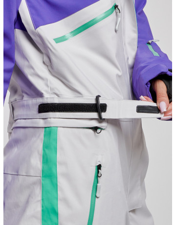 Зимний женский комбинезон для зимних видов спорта.