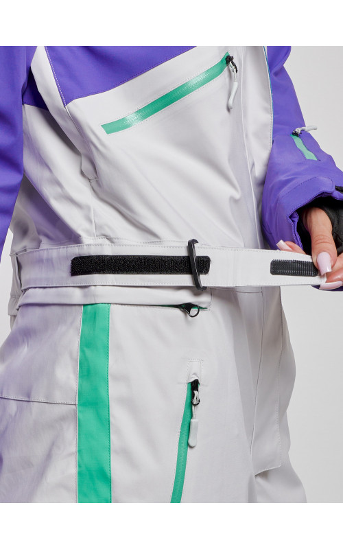 Зимний женский комбинезон для зимних видов спорта.