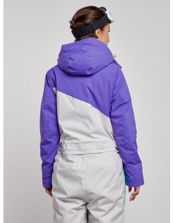 Зимний женский комбинезон для зимних видов спорта.