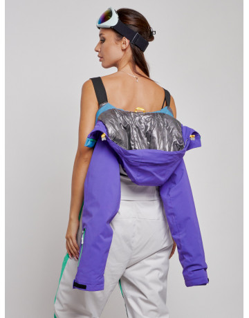 Зимний женский комбинезон для зимних видов спорта.