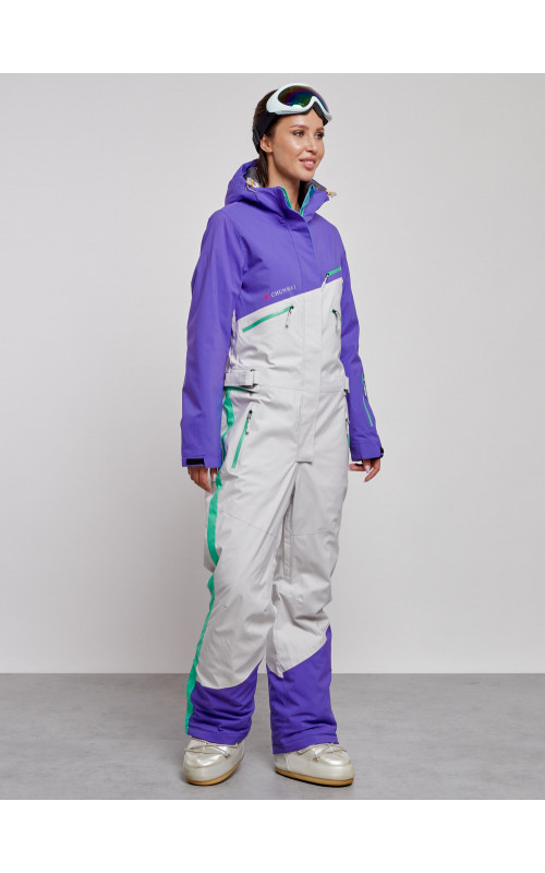 Зимний женский комбинезон для зимних видов спорта.