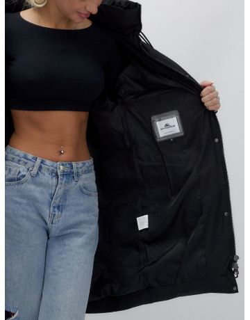 Женская зимняя куртка свободного кроя с простеганным утеплителем.